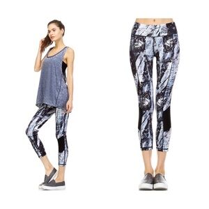Brush Strokes Print Capri Workout Leggings 1020